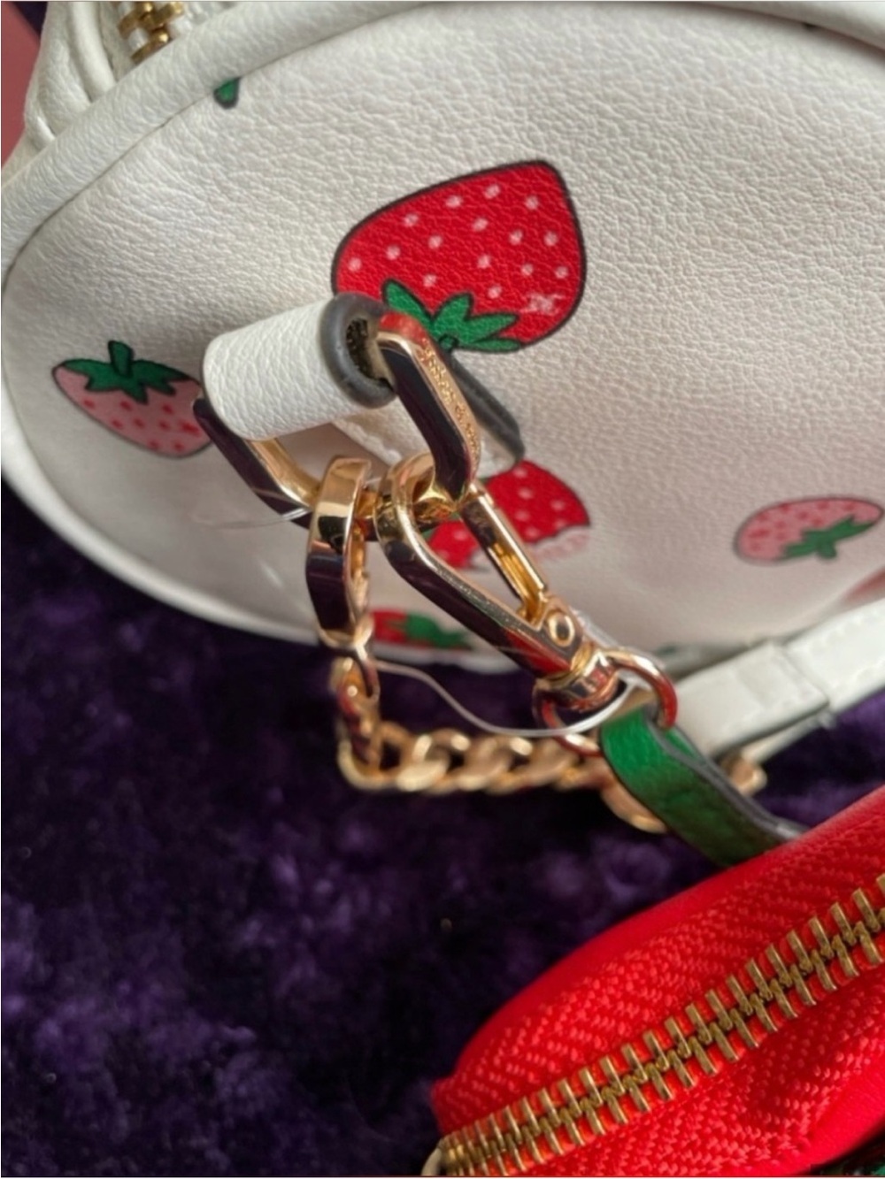 Juicy Couture White Strawberry Print Barrel Bag with Red Strawberry Coin Pouch - Picture 8 of 8